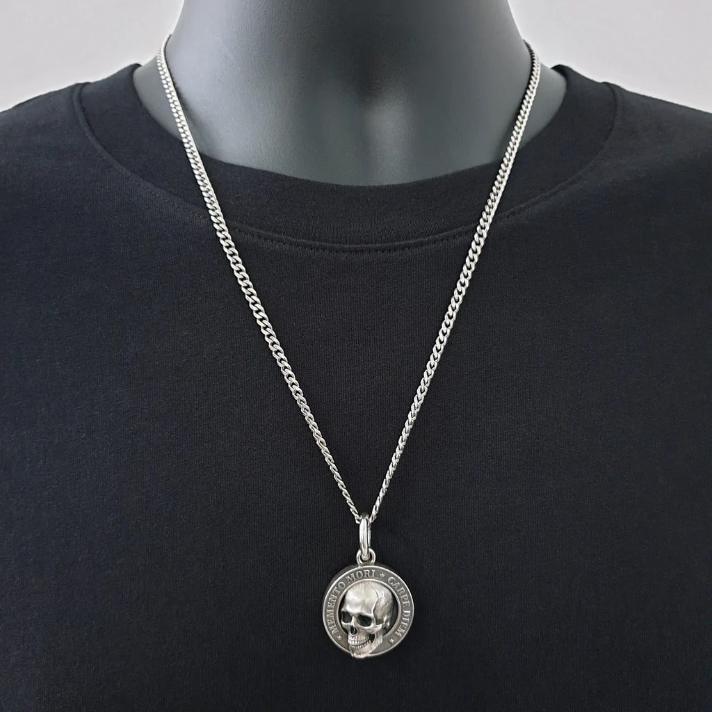 π MEMENTO MORI SKULL PENDANT