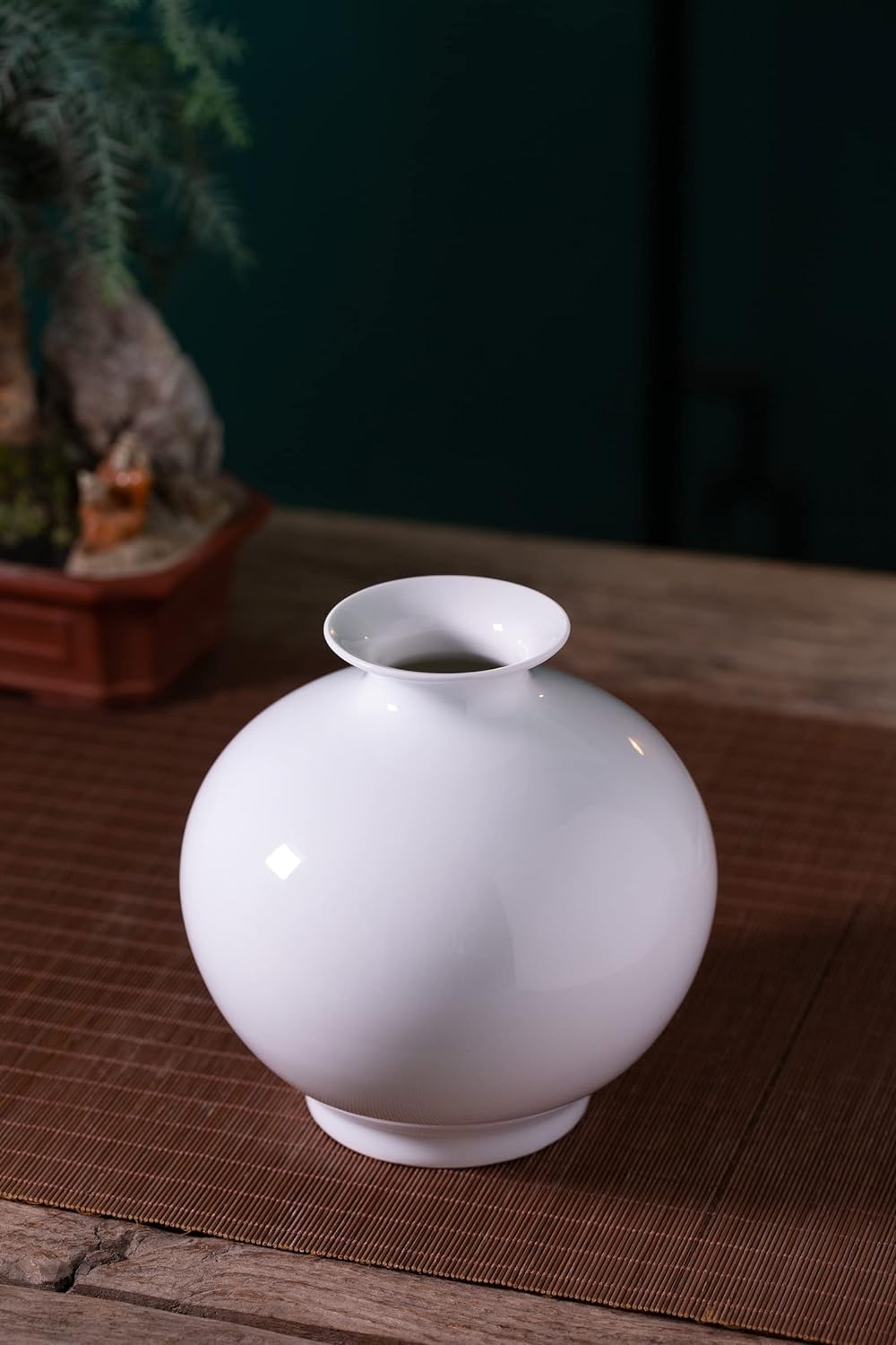 White Porcelain Vase Chinoiserie for Flowers Ceramic Boho Modern Small Shelf Decor Accents Living Room Jingdezhen Rustic Table Fireplace Farmhouse Objects Long Egg Shell Jar Gifts