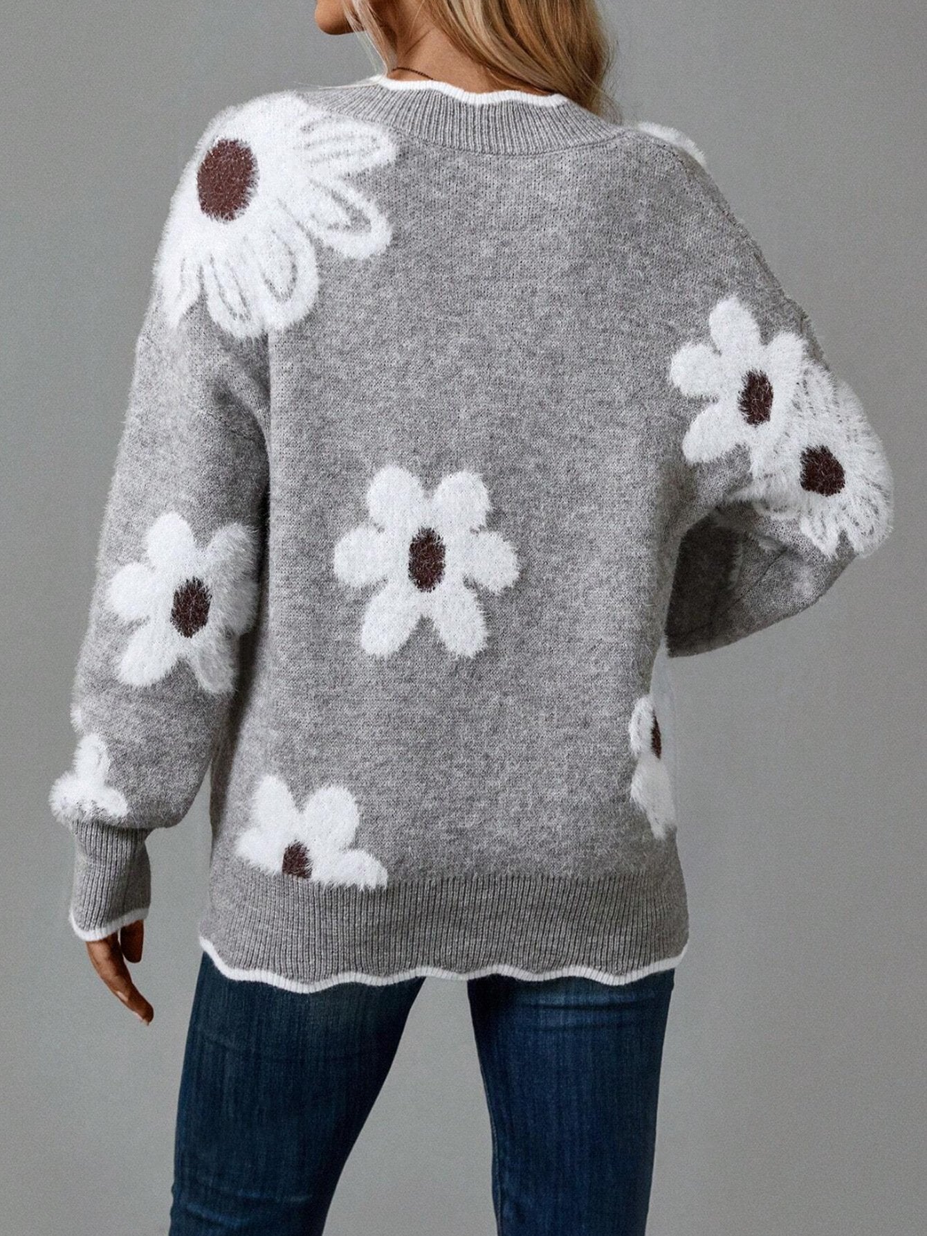 Women's Floral Pattern Scallop Trim Sweater