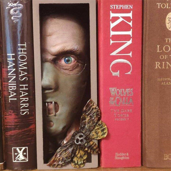 🔥Peeping On The Bookshelf Booknook