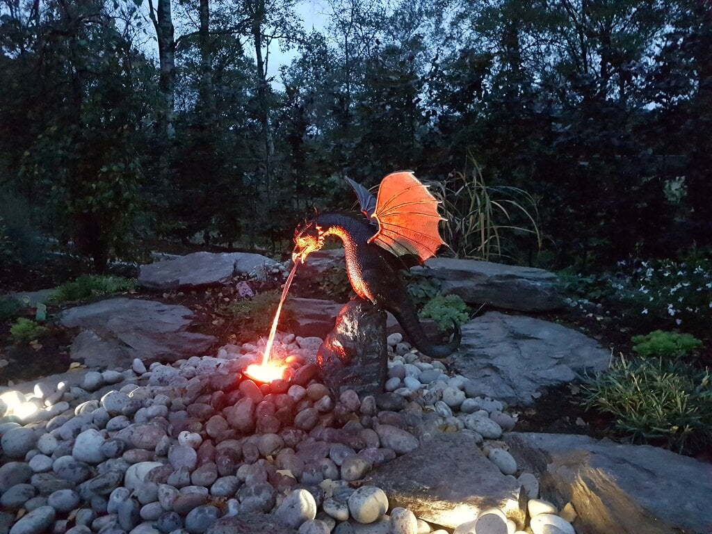 Precision Casting Fire-breathing Dragon Sculpture Waterscape